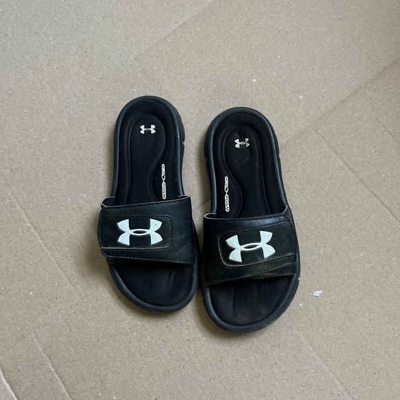 Underarmor Kids Flip Flops Size 3Y - Picture 2 of 2